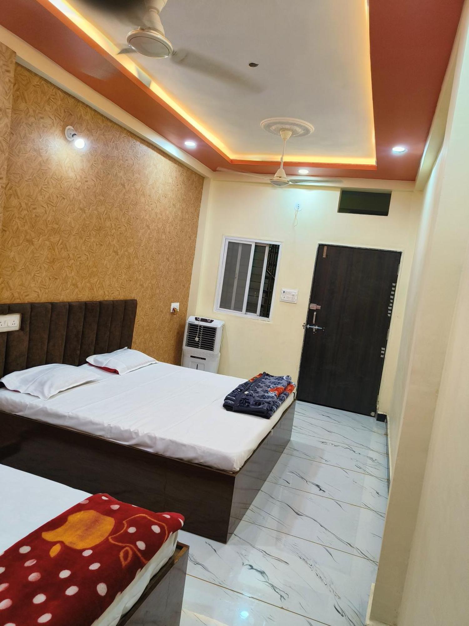 Kumkum Gest House *