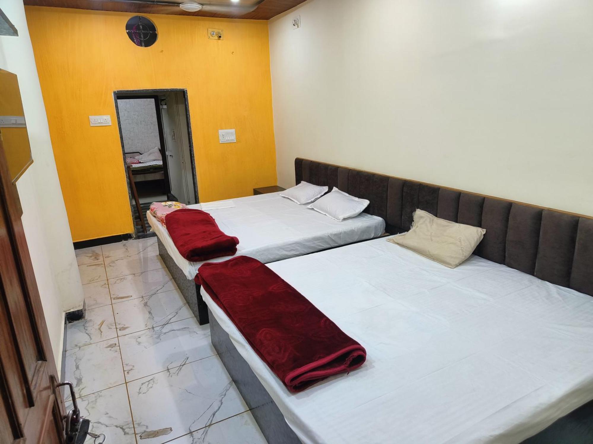 Kumkum Gest House *